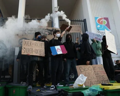 New France's PM Under Intense Pressure as Nationwide Strikes Paralyze Education and Transport